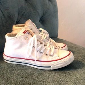 White converse. Good condition, barely worn.